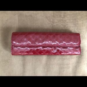 Adorable GAP patent clutch